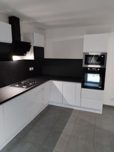 Photo de galerie - Cuisine brico dépôt avec crédence sur morieres les Avignon.