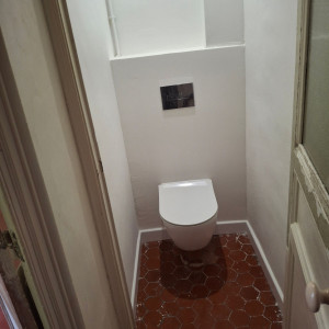 Photo de galerie - Pose d un toilette suspendue 