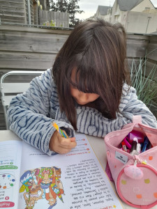 Photo de galerie - Aide aux devoirs jolie petite Mélysse niveau ce1 jusqu'au cm2

A présent je l aide ponctuellement pour le français et l histoire 