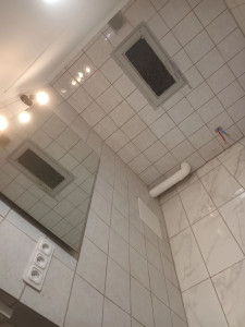 Photo de galerie - Ajustation du mur + carrelage sol et mur + peinture + pose eclairage et mirroir