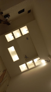 Photo de galerie - Création des spots dans meuble tv