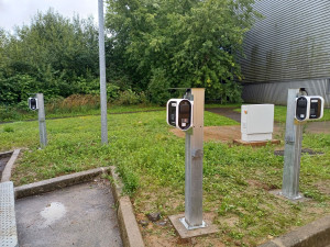 Photo de galerie - Préparation , pose et raccordement des bornes de recharge des véhicules électriques 
