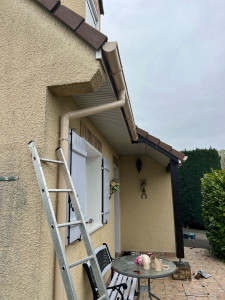 Photo de galerie - Pose de gouttière PVC