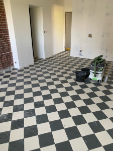 Photo de galerie - Pose carrelage damier 