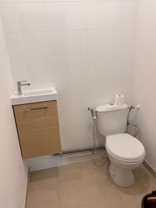 Photo de galerie - Pose un meuble lave-main 