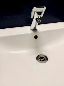 Photo de galerie - Pose et alimentation d'un mitigeur de lavabo 