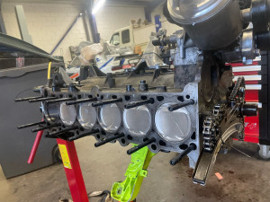 Photo de galerie - Réfection moteur de véhicule de compétition 