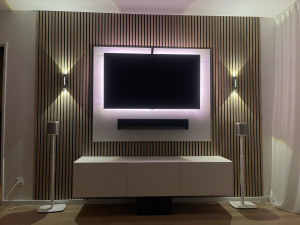 Photo de galerie - Mur Tasseaux Bois + TV + Meuble TV (DIY TV)