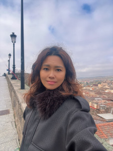 Photo de galerie - Someone who works with a cheerful heart and attitude. A smiling personality makes a big difference when working 