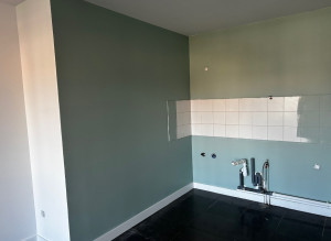 Photo de galerie - Peinture intérieure : Rénovation d’un appartement et création de couleur au sein de la cuisine. (Une nouvelle crédence sera posée par la suite).