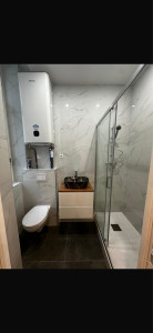 Photo de galerie - Réalisation complète d’une salle bain.    bac à douche, parois de douche , meuble lavabo. wc suspendu , chauffe eau extra plat 
