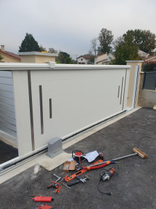 Photo de galerie - Pose de portail plus moteur 