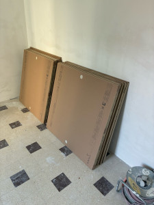 Photo de galerie - Manutention de carreaux xxl en étage sans ascenseur avec espace réduit.