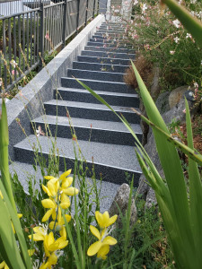 Photo de galerie - Escalier en granulat de marbre 