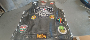 Photo de galerie - Pose de patch et réparation de cuir biker