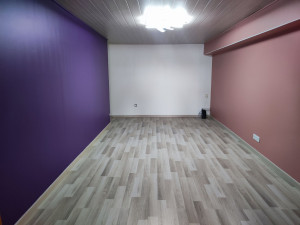 Photo de galerie - Pose de lambris, pose de parquet, bande, bande armé pour angle rentrant et sortant, ratissage, prises, peinture 