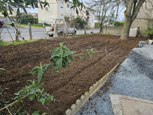 Photo de galerie - Aujourd'hui je suis intervenu sur la ville de thouars 79 pour effectuer la préparation de l'extérieur pour y a accueillir le futur gazon 

hésiter pas a me contacter 