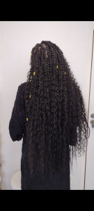 Photo de galerie - Coiffure vanilles très longue (boho twists) 
définies avec des boucles visible et glamour 