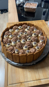 Photo de galerie - Gâteaux 12/14 parts Nutella,  spéculos 