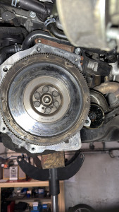 Photo de galerie - Démontage et remontage pour remplacement embrayage volant moteur 