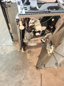 Photo de galerie - ➡️ Lave vaisselle avec Bouchon dans les durites
? Moteur pompe Hs à changer