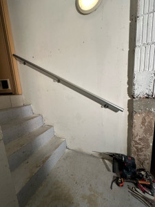 Photo de galerie - Installation de mains courantes dans des escaliers 