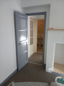 Photo de galerie - Mise en peinture porte en glycéro 