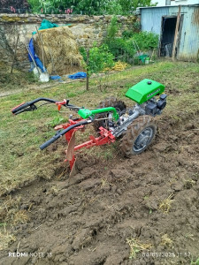 Photo de galerie - Labour d' un jardin.