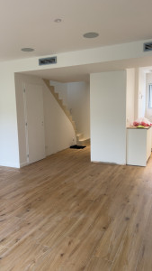 Photo de galerie - Maison neuve peinture et escalier béton ciré