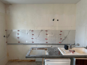 Photo de galerie - ? Pose de crédence en grès cérame (faïence/carreaux) pour cuisine