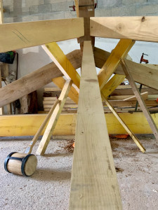 Photo de galerie - Taille charpente traditionnelle à l’atelier 