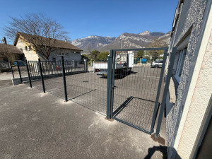 Photo de galerie - Pose de Grillage Rigide + Portillon 