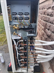 Photo de galerie - Contrôle d'étanchéité avec détection éventuelle de fuite et entretien de pompe à chaleur.