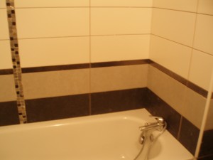Photo de galerie - Carreler   salle  de  bain   dans  sa  totalité     avec  jolie   carrelage  assez   sympa   ,  travail   propre   et  soigné comme   toujours