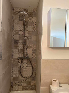 Photo de galerie - Pose de faïence dans une salle de bain 