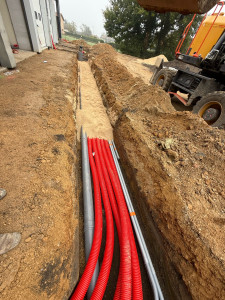 Photo de galerie - Pose de réseaux électriques pour l’alimentation d’un bâtiment 