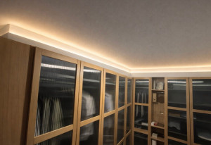 Photo de galerie - Montage d’un dressing avec éclairage, led, création