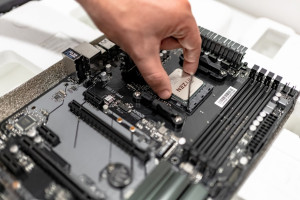 Photo de galerie - Montage d'un ordinateur