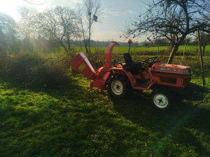 Photo de galerie - Broyage de branches et végétaux jusqu'à 10 cm de diamètre et évacuation possible.