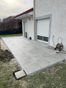 Photo de galerie - Terrasse grès cérame sur plot 
