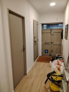 Photo de galerie - Mise en peinture des 3 portes à l'entrée !