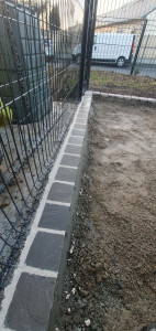 Photo de galerie - Pose de petits pavé, joint à la chaux