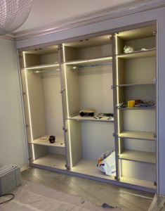 Photo de galerie - Fabrication  & pose d'un dressing sur mesure 
LED intégré