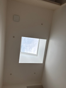 Photo de galerie - Fournitures et poses d’un Velux. Création de faux plafond avec passage de VMC et installation des spots.