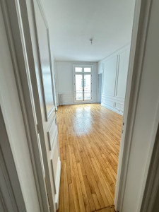 Photo de galerie - Ponçage de parquet, plus vernis plus peinture