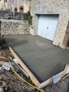 Photo de galerie - Dalle exterieur dalle interieur pose de velux ouverture de mur et realisation.detage plafond placo peinture (renovation complete)