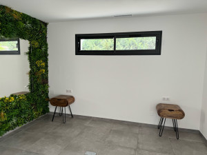 Photo de galerie - Mise en peinture et création d’un mur végétal 