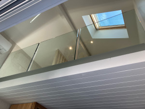 Photo de galerie - Transformation d'un garage en studio avec création d'une mezzanine 