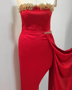 Photo de galerie - Création et confection d'une robe soirée brodée à la main