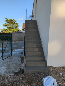 Photo de galerie - Rénovation d'escalier photo après rénovation.